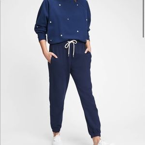 Vintage Soft Classic Joggers in Petite Medium